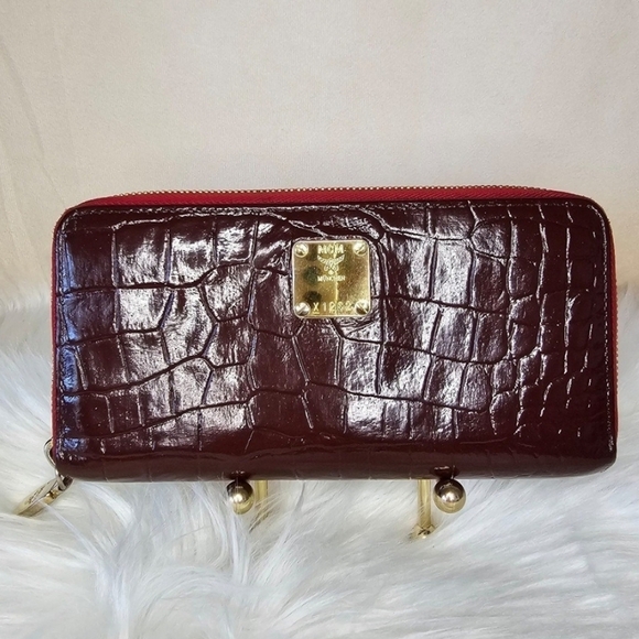 💜🔹️MCM 🔹️LONG CONTINENTAL zip around purple croc WALLET - Picture 2 of 12